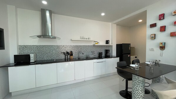 Coffee/tea maker, electric kettle