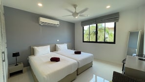 Vila, 2 quartos, piscina particular, vista para a piscina | Cortinas blackout, ferros/tábuas de passar roupa, Wi-Fi de cortesia