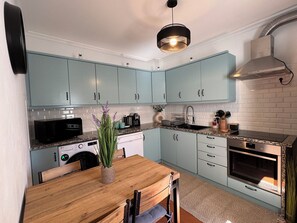 Micro-ondes, four, plaque de cuisson, lave-vaisselle