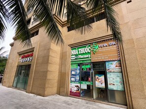 Facials, reflexology, 1 treatment room, manicures and pedicures - Vinhomes D'Capitale - Maison Viet (Hanoi)
