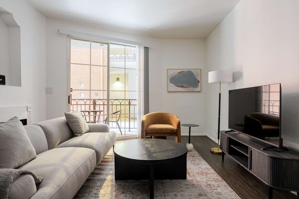 Blueground | La Brea, rooftop, nr The Grove