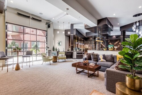 Luxe 2BR/2BA Apt - FIFA Stadium, Pool, Gym, Parking