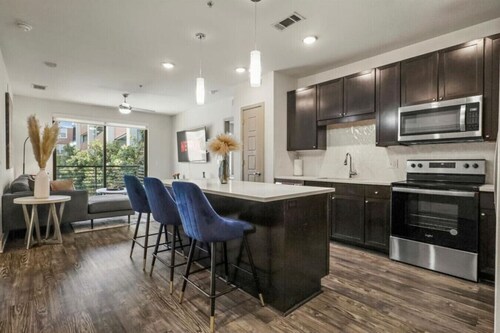 Modern 2BR/2BA Apartment w/ Pool + Smarthome