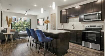 Modern 2BR/2BA Apartment w/ Pool + Smarthome