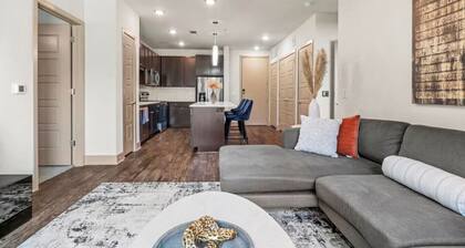 Luxe 2BR/2BA Apt - FIFA Stadium, Pool, Gym, Parking