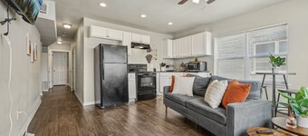 2-bedroom apartment in cool Oklahoma City with WiFi, AC