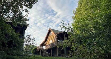 Cozy cabin with Full Kitchen on a pond in charming Corbin