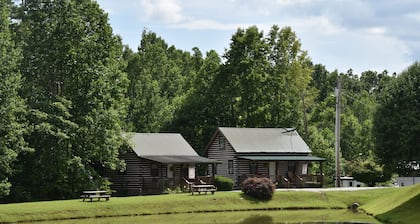 Cozy cabin with Full Kitchen on a pond in charming Corbin
