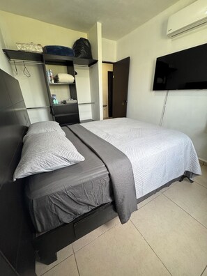 2 slaapkamers, een strijkplank/strijkijzer, wifi, beddengoed