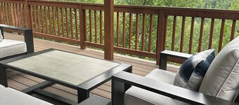 Spacious Private Home w/ Mountain Views, 7 P Hot Tub, Lg Patios, 4Bed, Sleeps 12