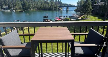 FLATHEAD LAKE WATERFRONT STUDIO RETREAT!!! WITH BOAT OPTION