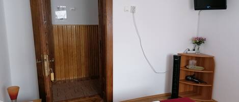 Comfort Suite | Minibar, individually decorated, individually furnished