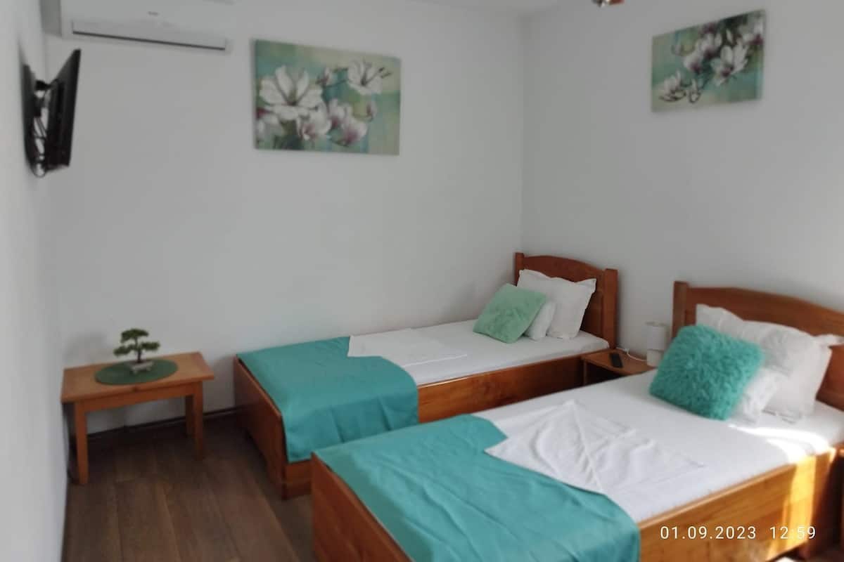 Comfort Triple Room | Bar mini, dihias secara berasingan