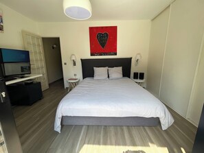 5 slaapkamers, een strijkplank/strijkijzer, wifi, beddengoed