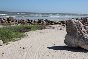 Am Strand, Liegestühle, Strandtücher