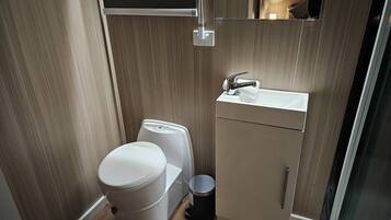 Ducha, secador de pelo, toallas
