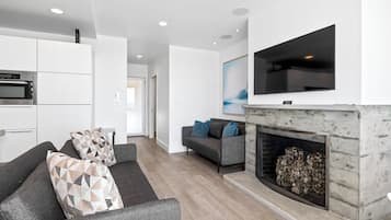 Télévision, cheminée