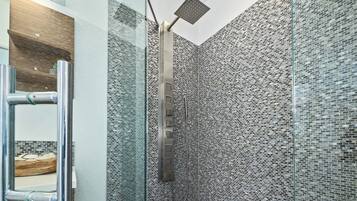 Shower, hair dryer, towels, shampoo