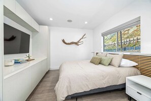 1 bedroom, WiFi, bed sheets - Oceanview Retreat With Rooftop Deck (Aptos)
