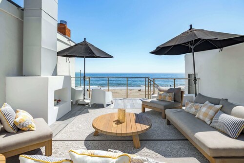 Oceanview Retreat With Rooftop Deck