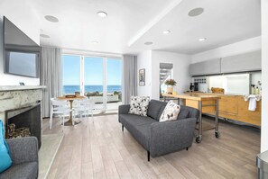 TV - Oceanview Retreat With Rooftop Deck (Aptos)