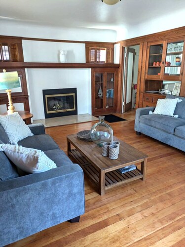 Capitola Village Craftsman Cottage- 4 min to beach