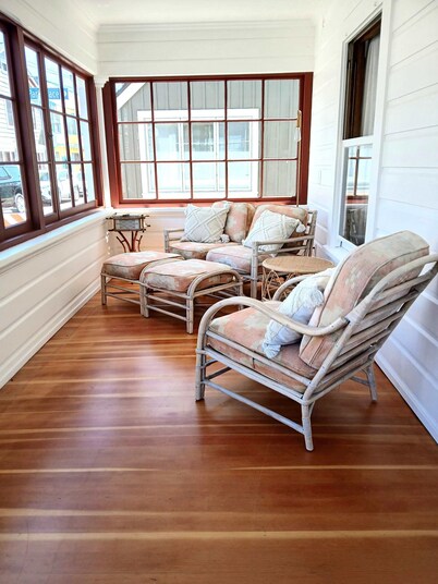 Capitola Village Craftsman Cottage- 4 min to beach