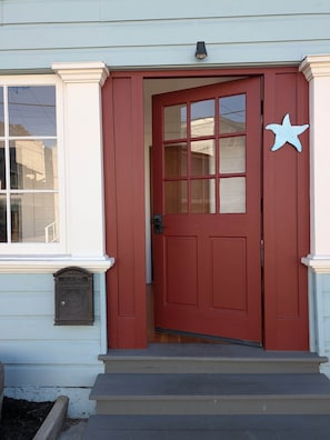 Exterior detail - Capitola Village Craftsman Cottage- 4 min to beach (Capitola)