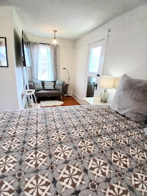 Iron/ironing board, WiFi, bed sheets