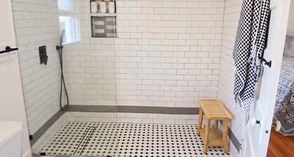 Capitola Village Craftsman Cottage- 4 min to beach