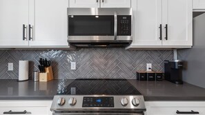 Micro-ondes, four, plaque de cuisson, lave-vaisselle