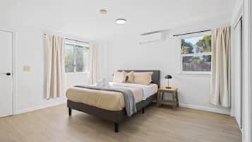 2 bedrooms, laptop workspace, iron/ironing board, bed sheets