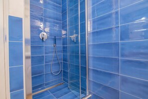 Een douche, een haardroger