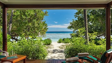 Beach Villa with Garden Plunge Pool | Vue sur la plage/lâocĂ©an