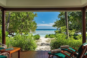 Beach Villa with Garden Plunge Pool | Vistas al mar