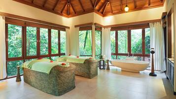 Behandlungsräume für Paare, Sauna, Whirlpool, Dampfbad