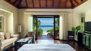 Beach Villa with Garden Plunge Pool | Premium-sengetøj, minibar, pengeskab på værelset, individuel indretning