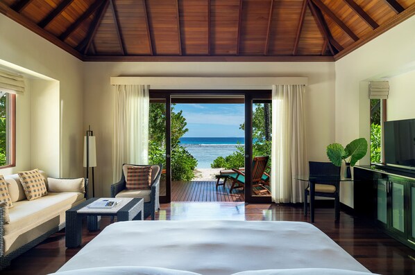 Beach Villa with Garden Plunge Pool | Ropa de cama de alta calidad y minibar