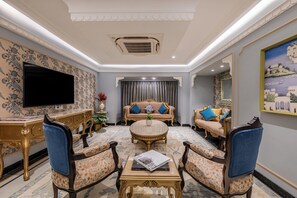 Premium Suite, City View | Living area