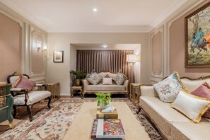 Coin salon dans le hall