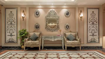 Coin salon dans le hall
