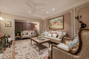 Coin salon dans le hall