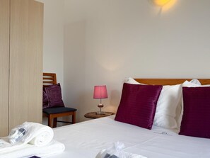 2 bedrooms, iron/ironing board, Internet, bed sheets