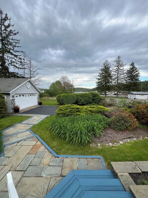 المنطقة المحيطة بالمنشأة