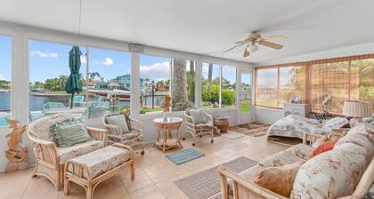 3/2 Waterfront Canal Home w/ Private Pool, Kayaks, Gulf Access, Dock, Fishing, Dolphins