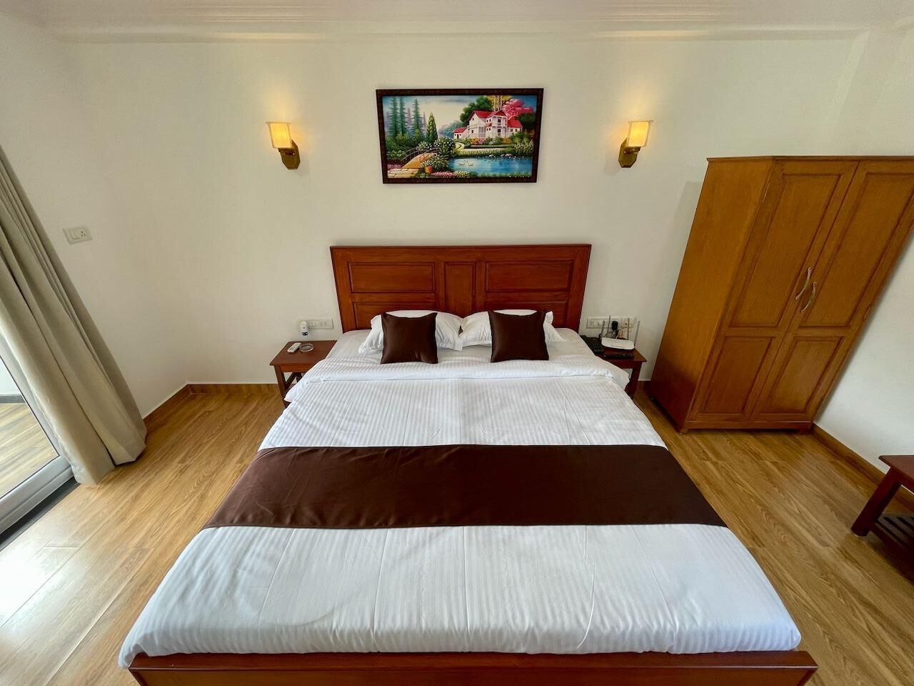 Super Deluxe ac+ Balcony + Windows +preferential view | Free WiFi