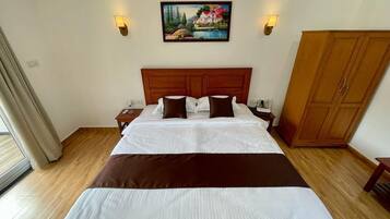 Super Deluxe ac+ Balcony + Windows +preferential view | Free WiFi
