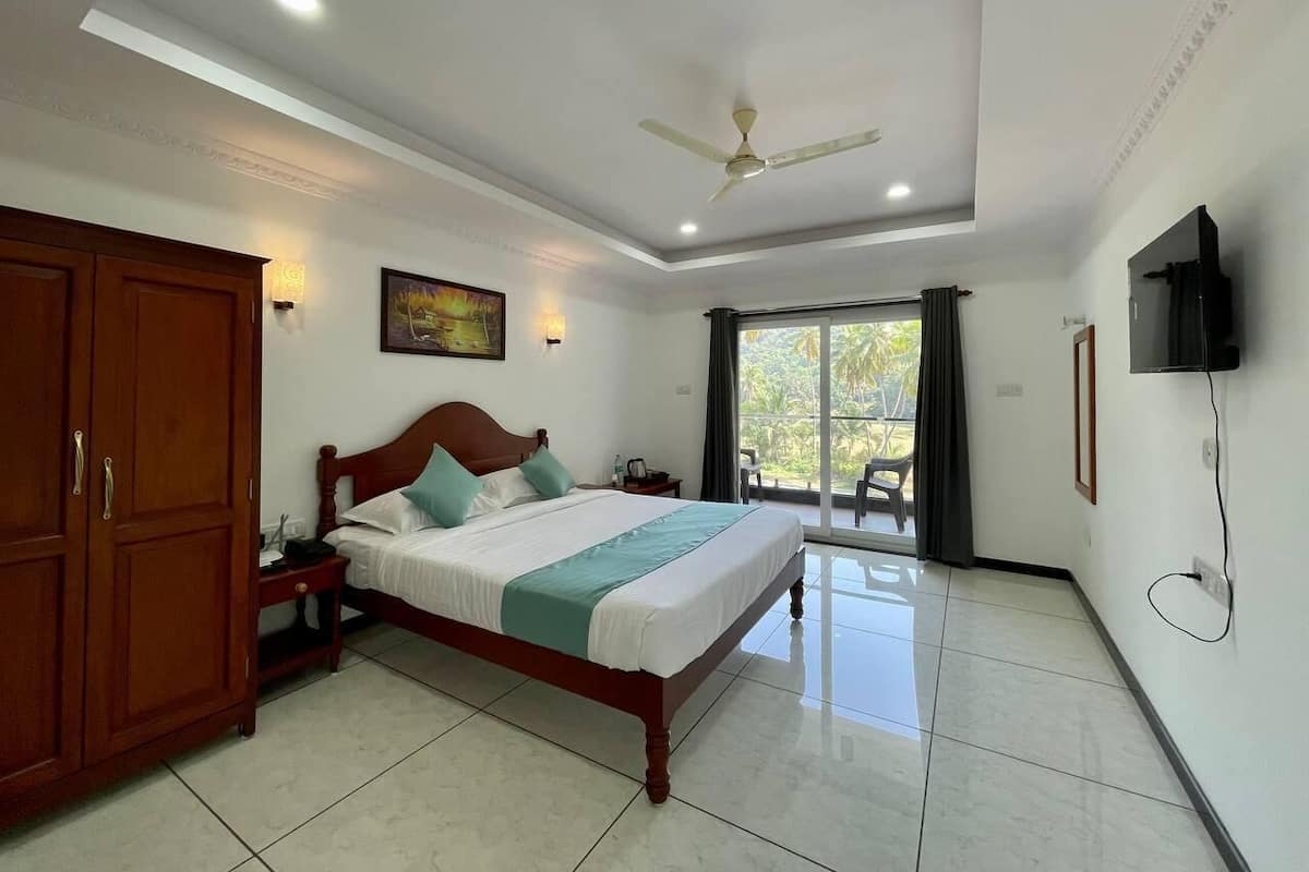 Super deluxe ac + balcony | Free WiFi