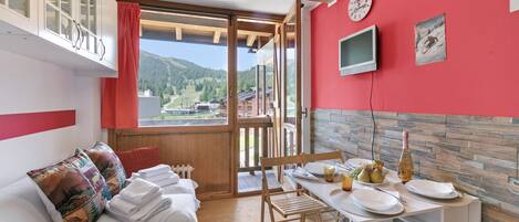 케이블 채널 시청이 가능한 21인치 평면 TV