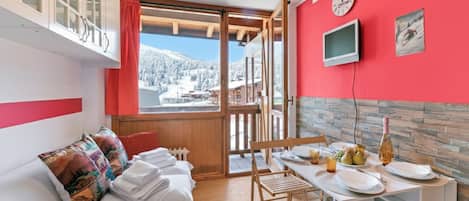 Standaard studio, uitzicht op bergen (Studio Valleverde 26B) | Dineren op de kamer